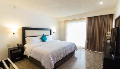 Deluxe King Suite