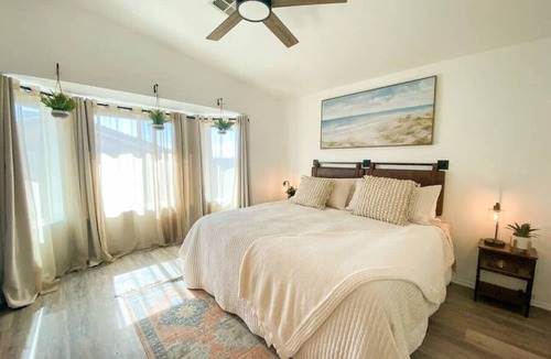 Yuma House | Laura Way · Peaceful, 3BR+King Home W/BBQ, Fire Pit & Huge TV!
