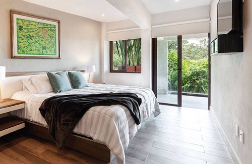 Valle de Bravo Apartment | Moderna Villa con Hermosa Vista al Lago