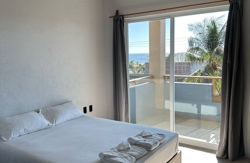 Los Tamarindos Hostel | Straw Hat Surf Hostel