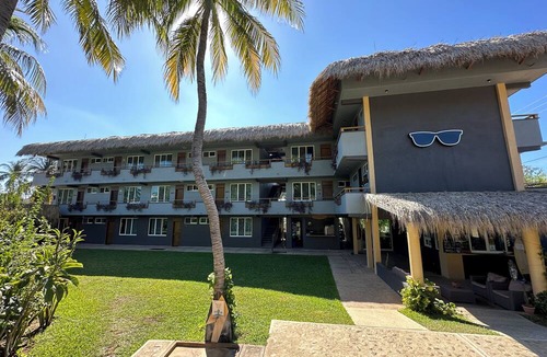 Los Tamarindos Hostel | Straw Hat Surf Hostel
