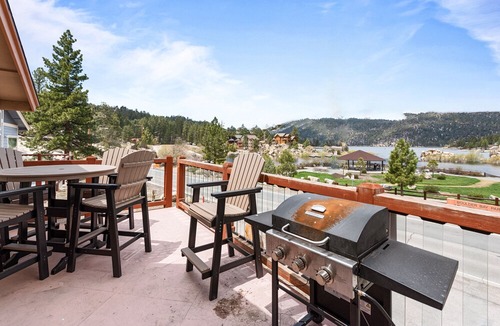 Boulder Bay Ski Chalet | Boulder Bay Chalet Lakefront- Elegantly Decorated With Hot Tub And Game Room! 3 Bedroom Chalet