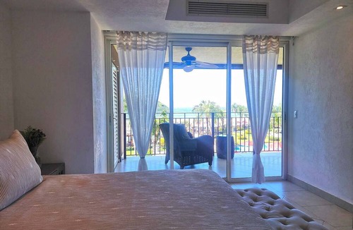 Olimpica Condo | Beachfront Grand Venetian condo