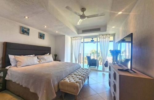 Olimpica Condo | Beachfront Grand Venetian condo