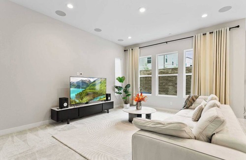 Lake Forest House | Exquisite Retreat on Pin Ln #41790