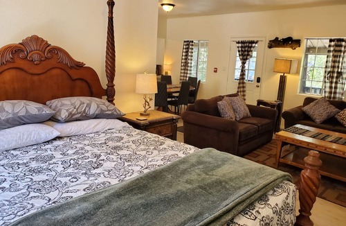 Twin Peaks Cabin | The Grand Clubhouse at The Twin Peaks Lodge