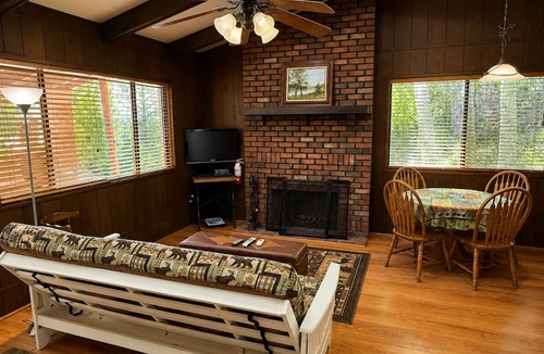 Greer Cabin | Edelweiss Resort and Restaurant