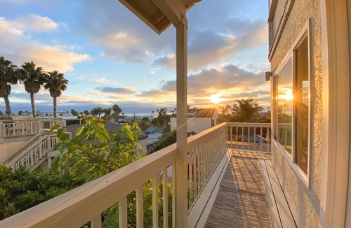 Ocean Beach House | Ocean View Sunset Cliffs Luxury Home w/Panoramic Roof Deck, Hot Tub & Fireplace