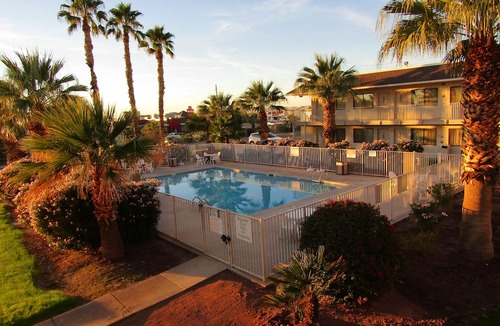 Yuma Hotel | Econo Lodge Inn & Suites Yuma
