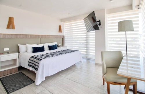 Zona Minerva Hotel | Hotel Velvet Plaza