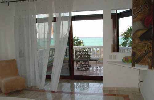Soliman Bay Villa | SALE PRICING: BEACHFRONT VILLA ON WHITE SAND AND CHEF SERVICE AVAILABLE