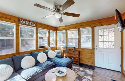 Cedar Glen Cottage | Relaxing Retreat w/Deck, 1 Mi to Lake Arrowhead!