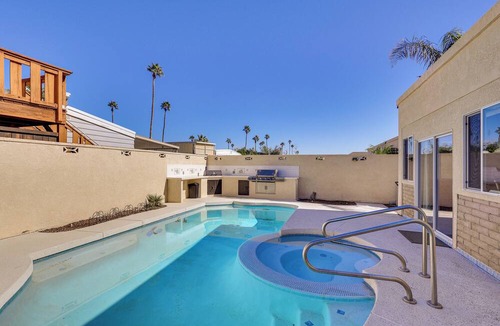 Yuma Apartment | Close to Golf! Snowbird Retreat w/Pool in Yuma