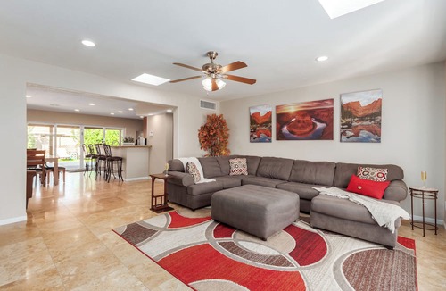 Scottsdale Estates Seven Cottage | Games Galore - Old Town Scottsdale - Pool - Mini Golf & More!