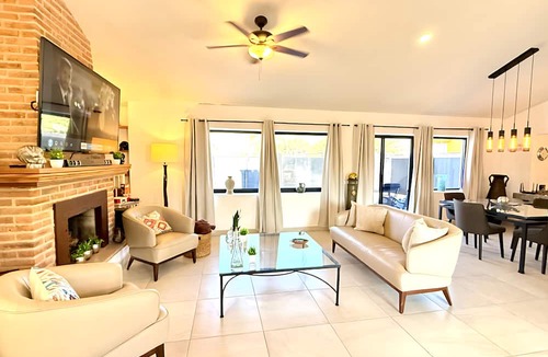 San Antonio Tlayacapan House | Ajijic Modern 1 Bed Home -great Location-patio-gym-pickleball Court-golf Cart