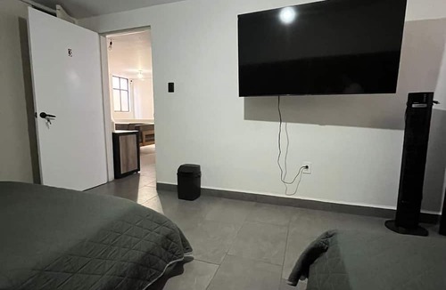 Leon House | Venator House Moral
