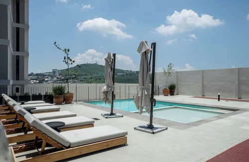 Leon Apartment | Luxury Condo Views of Festival del Globo