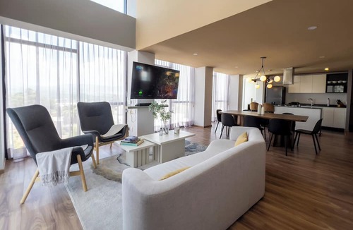 Leon Apartment | Luxury Condo Views of Festival del Globo
