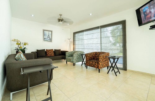Lomas de Cocoyoc House | Spacious 5 Bedroom Oasis with Pool & BBQ