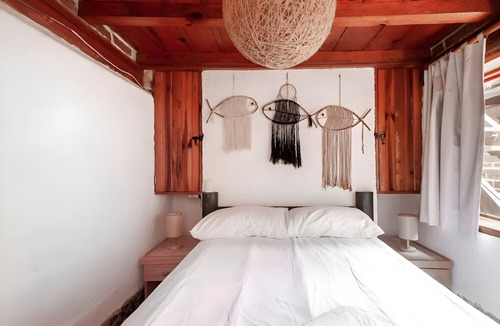 El Santuario Cabin | Hippie Ranch Cabaña en borde de lago