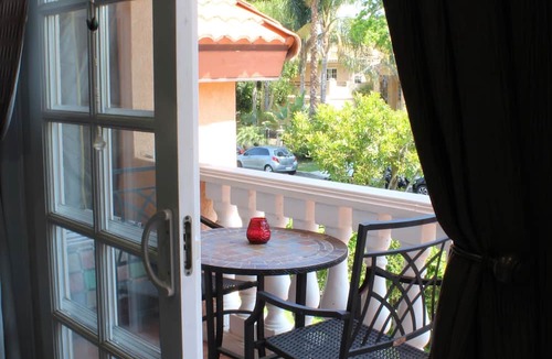 Sherman Oaks Bed & Breakfast | Sweet Dreams B&B