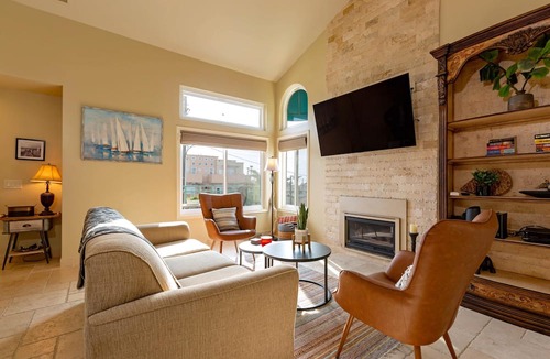 Downtown Condo | Open for the Summer! Pismo Beach Gem! Enjoy your beach time! 30 plus day rental