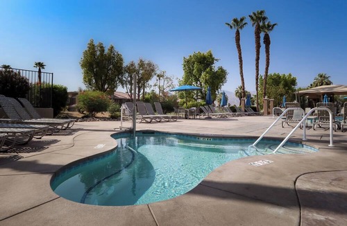 Palm Desert Apartment | COACHELLA Marriott's Desert Springs Villas Kitchenette, access to resort
