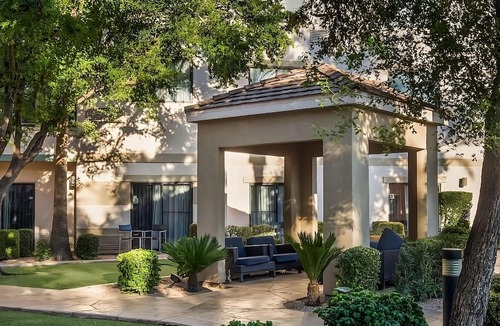 Chandler Apartment | Hall of Flame Museum of Firefighting! Comfortable Unit w/Pool view, Onsite Pool