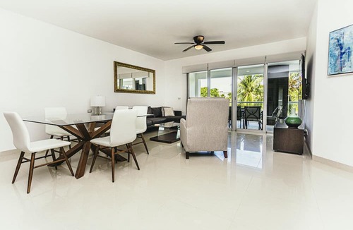 Puerto Juarez Condo | Cozy & NEW unit Steps from the Beach sleeps 6 Casa Magallon
