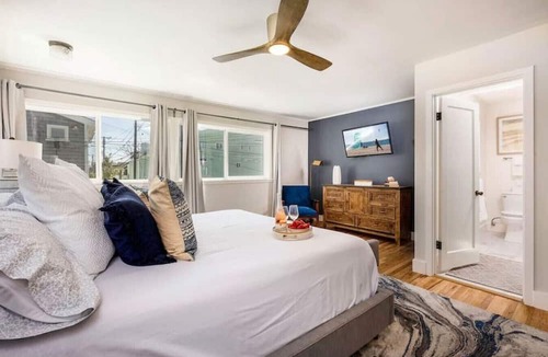 Peninsula House | Beachfront on the Bay- penthouse on the sand