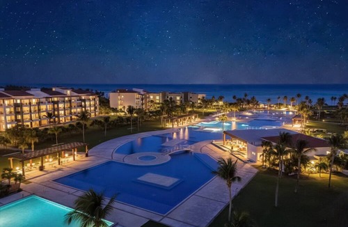 Puerto Juarez Condo | Luxury 2 BR Condo Jacuzzi & Pool - Mareazul