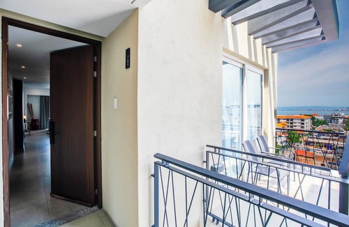 Emiliano Zapata Condo | Top floor 1BR | 2 Pools & Gym | Romantic Zone