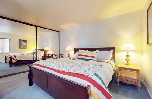 Mammoth Lakes Condo | Deluxe Mountain Townhome, 2 Master Suites. Large Private Deck & Washer/Dryer