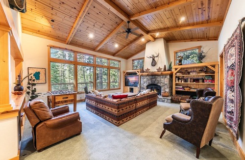 Truckee House | Indian Hills By Tahoe Getaways - Northstar 4 BR w/Private Hot Tub, HOA Pool, Gym, Tennis