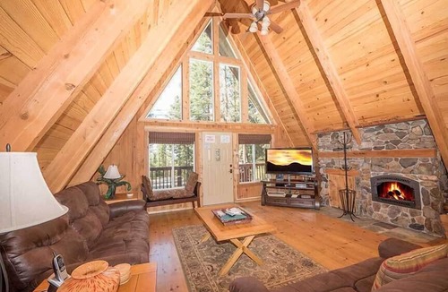 South Lake Tahoe Cabin | Upgraded A Frame-Walk to Heavenly, Private Hot Tub
