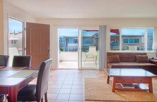 West Newport Condo | Lovely upper unit with amazing balcony for grilling & chilling