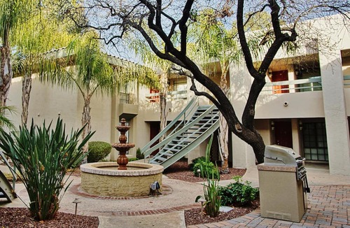 Cloisters Condo | Walk to Fashion Park! Phoenix Abode w/Pool Access