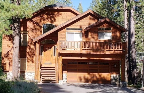Truckee House | Gorgeous home near golf courses with two en-suites in Tahoe Donner