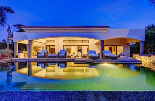 La Quinta House | Villa Lago - Luxe Infinity Edge Pool, Mountain & Lake Views #065943 4br