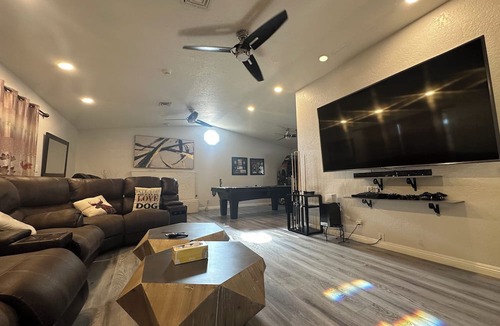Paradise House | Amazing House close to Strip, Convention Center and UNLV