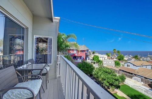 Avalon House | Cozy 2 Bedroom Home with GOLF CART, Stunning View, Balcony, Grill, Wifi - 124 Hi