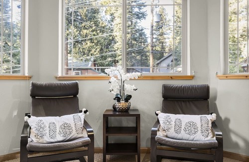Kings Beach House | Family Getaway | Bunk Room, Queen Suite, Near Town, Dining & Lake Tahoe Fun