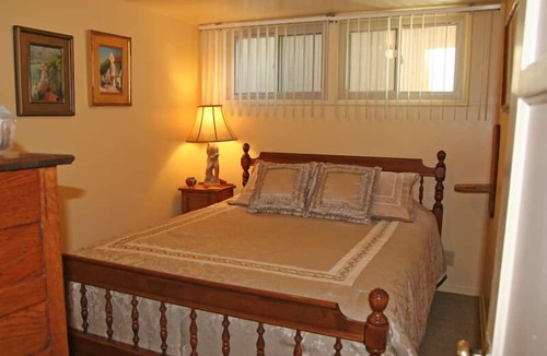 Avalon House | 329CA: Quaint Cottage in Avalon, Arts & Crafts Style, Charming Front Porch, A/C