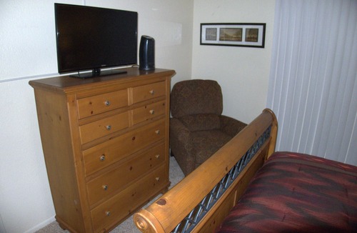 Glendale Condo | Best condo location in the complex. Comfortable and quiet.