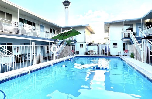 Beverly Green Apartment | 2BRCondo,LasVegas,WalkToStrip,LVCC,STRIP,Book,sale,WiFi,pool,summer