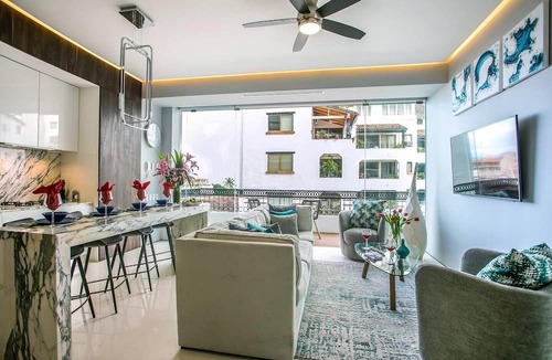 Romantic Zone Condo | Pier 57 Luxury Escape 2BR, PV’s Best Rooftop!