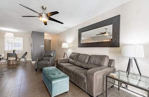 South Scottsdale Condo | Prime Old Town Scottsdale location! Ground level with patio. Pool & hot tub