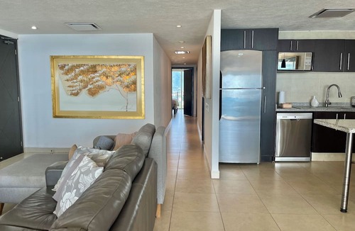 South Hotel Zone Condo | 17th-Floor Beachfront Grand Venetian Condo ☆Panoramic Bay Views & Infinity Pools