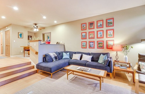 Incline Village Condo | Lake Tahoe Corner Condo w/Hot Tub, Beaches Nearby