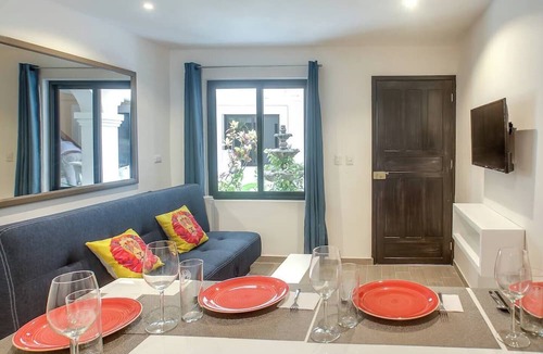 Centro Apartment | Nomads, Monthly Special, Good Wi-Fi, Roof, V6